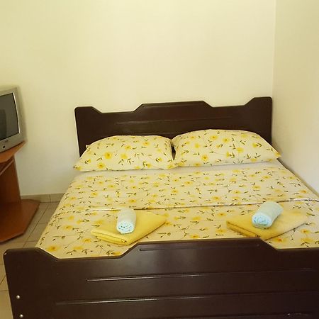 Apartments Mirakul Lopar Exterior foto
